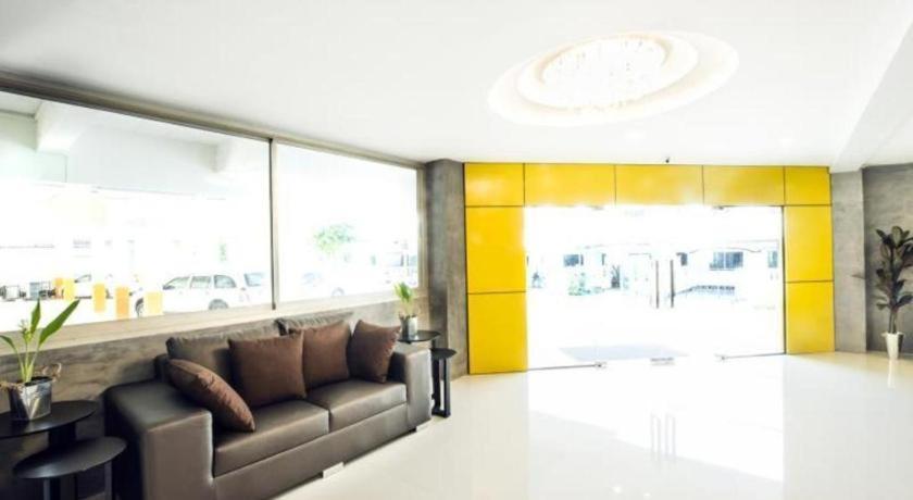 The Circle Hotel Buri Ram Eksteriør billede