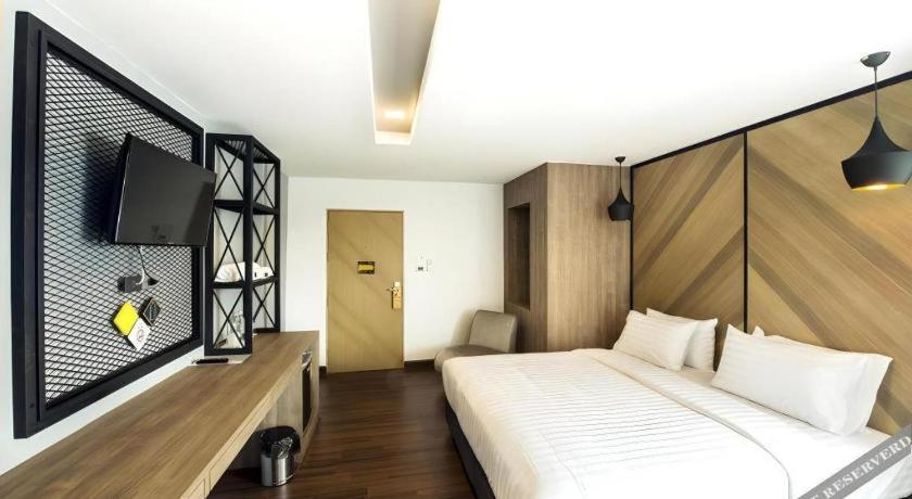The Circle Hotel Buri Ram Eksteriør billede